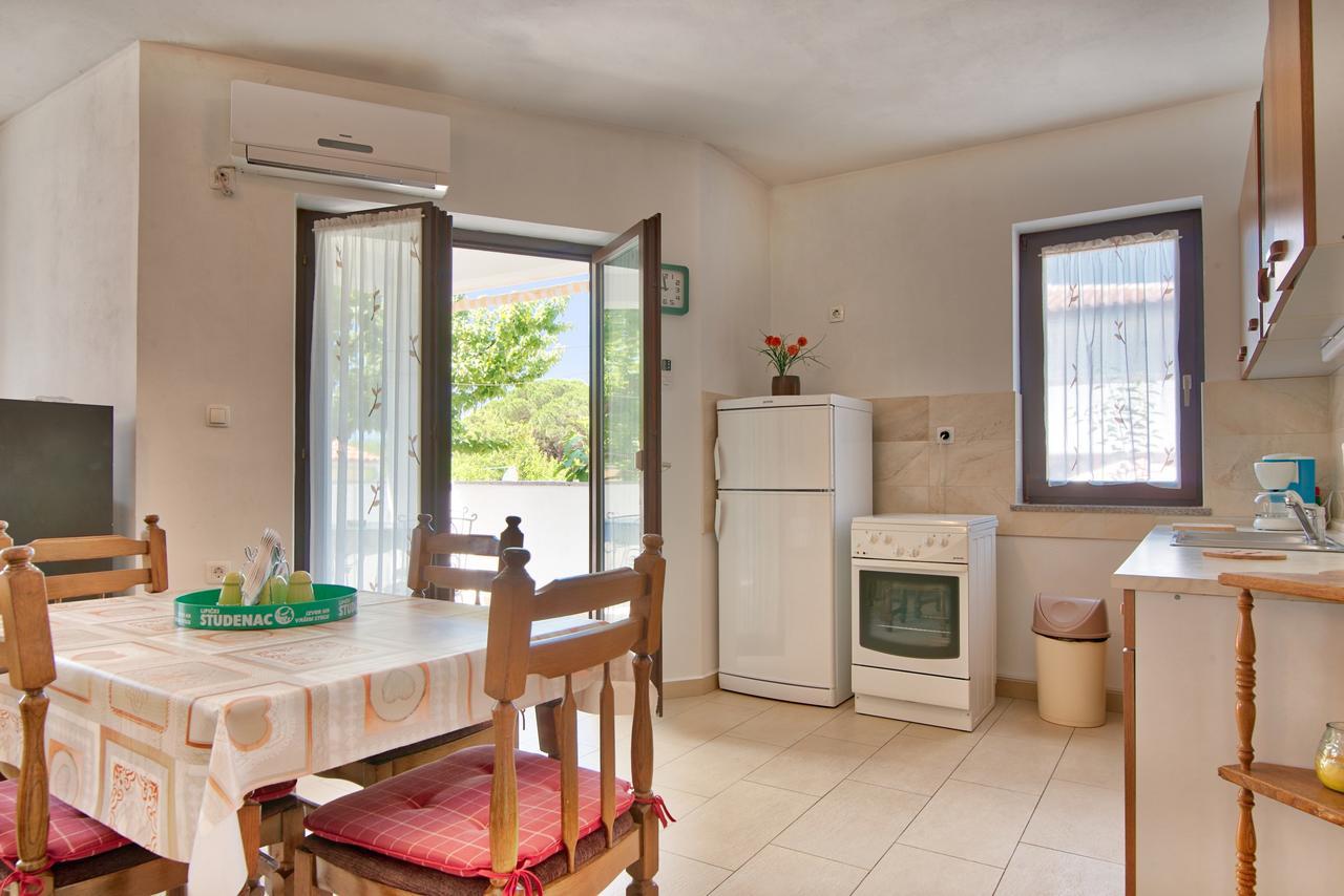 Apartment Maja Stinjan Bagian luar foto