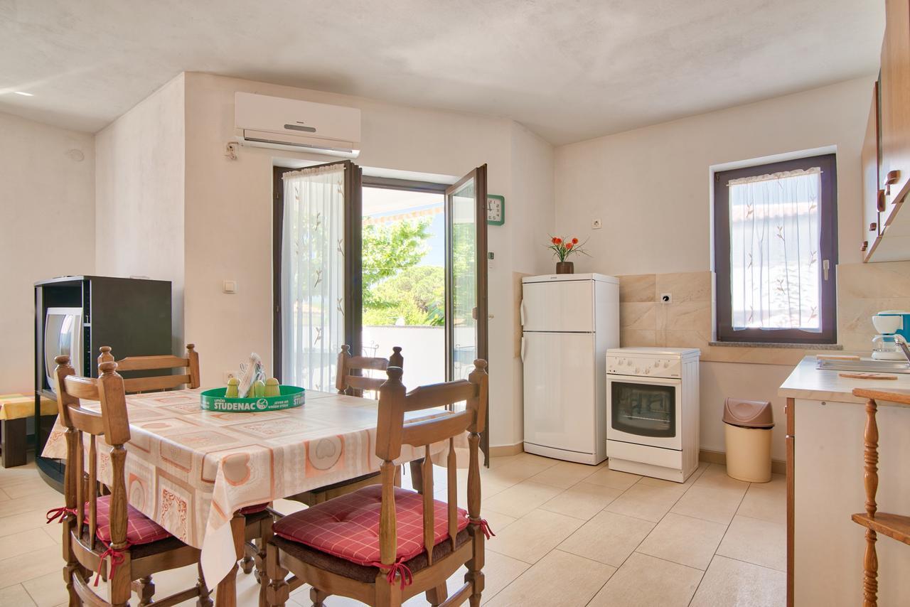 Apartment Maja Stinjan Bagian luar foto
